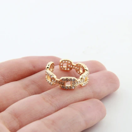 انگشتر زنانه طرح کارتیه نگین‌دار