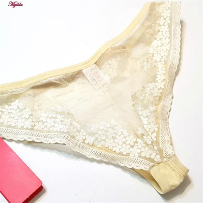 ست شورت و سوتین زنانه شکوفه بهاری فنردار برتا کرم کد 5121-6050-CC