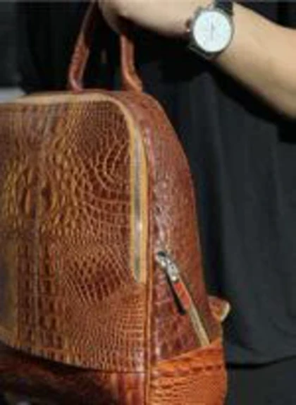 کوله چرم طبیعی داریا عسلی