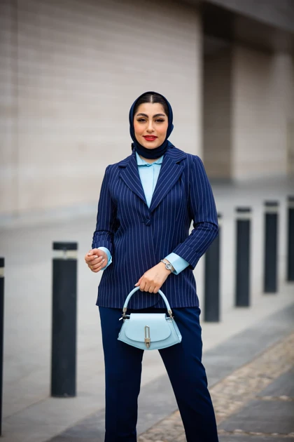 مانتو دیپلمات تک دکمه رها