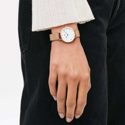 ساعت DW زنانه حصیری رزگلد صفحه سفید ایندکس یونانی DW-5505-L