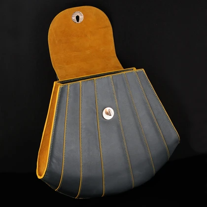 کیف دوشی و دستی زنانه چرم یلسان مدل آتریسا کد 074-BS