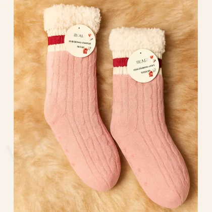 پاپوش زنانه پشمی داخل خزدار صورتی – بافت طرح پیچ و کف استپ‌دار