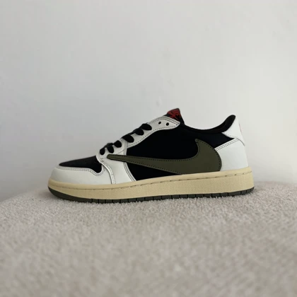 ترویس جردن سبز زیتونی