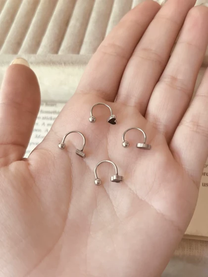 پیرسینگ نعلی مشکی گوش ml