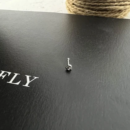 پیرسینگ بینی نقره‌ای طرح قلب ظریف