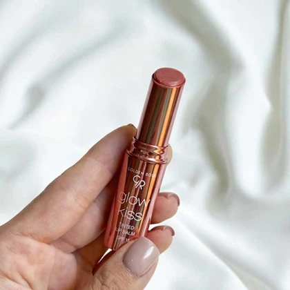 بالم لب جامد گلدن رز ,مدل Glow Kiss Tinted رنگ Vanilla Latte شماره 01
