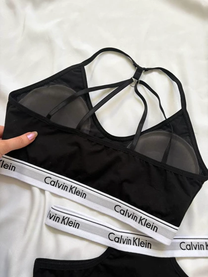 ست نیم‌تنه و شورت مدل بندی Ck