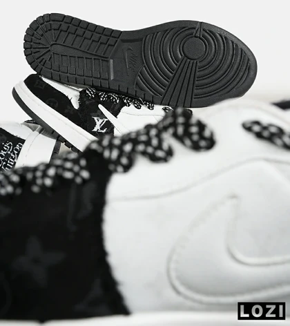 کفش کتانی مردانه و زنانه مشکی سفید NIKE LOUIS VUITTON x travis scott مدل 7484