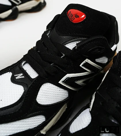 کفش کتانی مردانه و زنانه مشکی سفید NEW BALANCE 9060