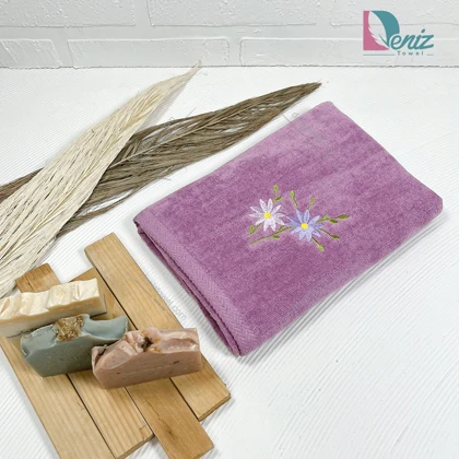 حوله دستی گلدوزی مایسا رنگ بنفش