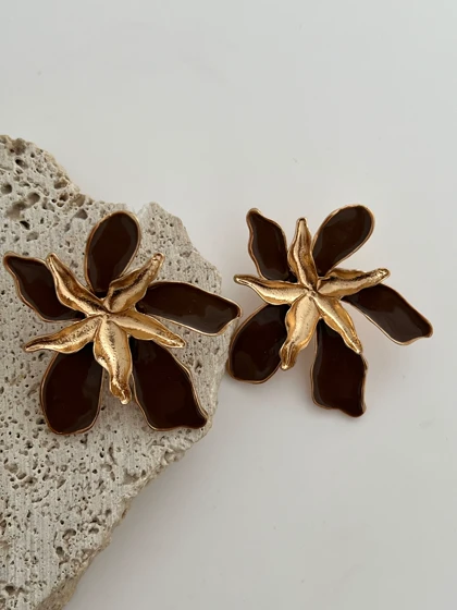 گوشواره گل میناکاری قهوه ای