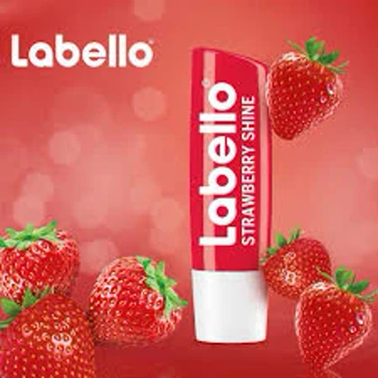 بالم لب لابلو Labello با رایحه ی توت فرنگی