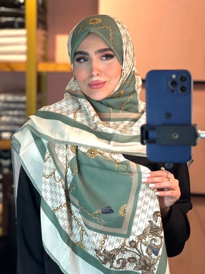 روسری حریر نخ دست دوز طرح زنجیری منگوله