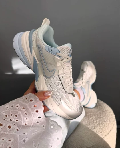 کتانی نایک وی تو کی ران سفید آبی Nike V2K Run platinum Tint/Summit white