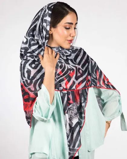 روسری زنانه مشکی قرمز طرح دار