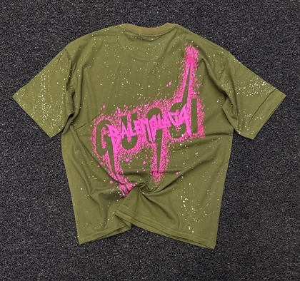 تیشرت نخ پنبه لش پشت چاپ پلاشی زیتونی Balenciaga