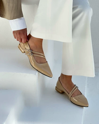کفش عروسکی