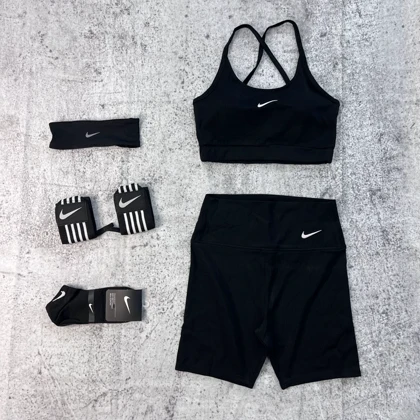 پکیج کد V103 شامل نیم‌تنه و بایکر + مچ بند + جوراب مچی + هدبند