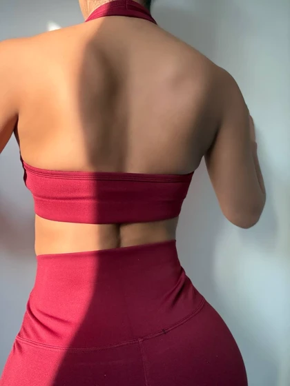 ست ورزشی زنانه نیم‌تنه و شلوارک جیم‌شارک Gymshark