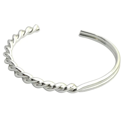 دستبند زنانه بنگل طرح طنابی ظریف