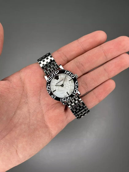 ساعت مچی ورساچه دورحکاکی بند سیلور صفحه سفید Versace