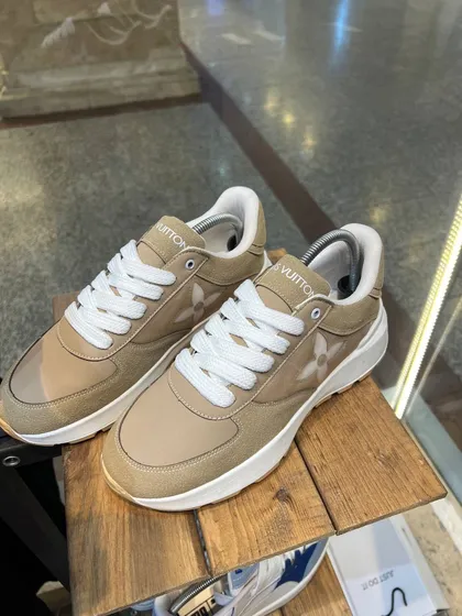 کتانی louis vuitton رنگ کرم