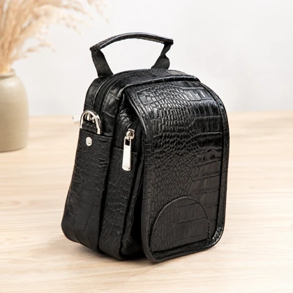 کیف دوشی مردانه چرم طبیعی دتار (طرح کروکو - رنگ مشکی)