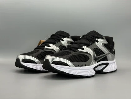 کتانی نایکی وی5کی رانر مشکی سیلور/Nike V5K