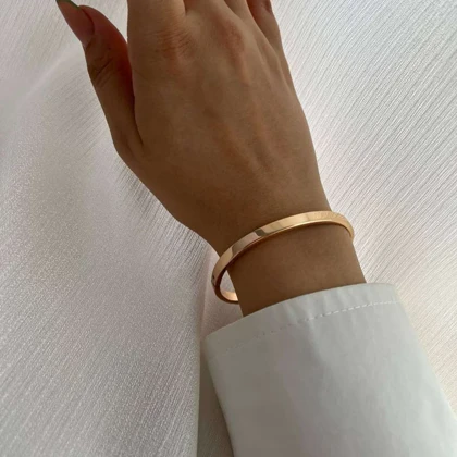 دستبند زنانه بنگل با طرح آینه‌ای و روکش طلایی