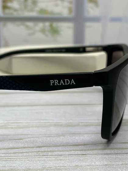 خرید عینک آفتابی پرادا مردانه فریم کائوچو با عدسی پلی‌کربنات UV400 پلاریزه مخصوص رانندگی