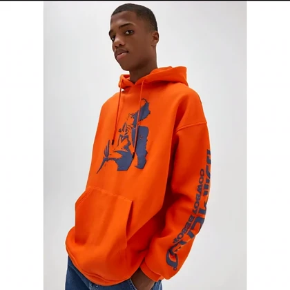 هودی انیمه، ضخیم و گرم بالا از pull & bear کد 237