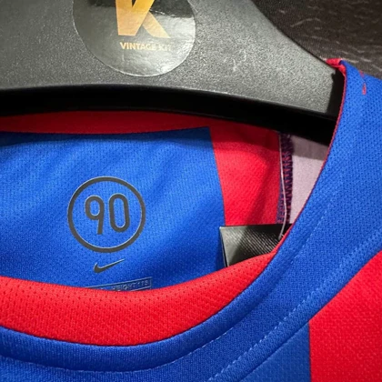 لباس اول بارسلونا 2004-05