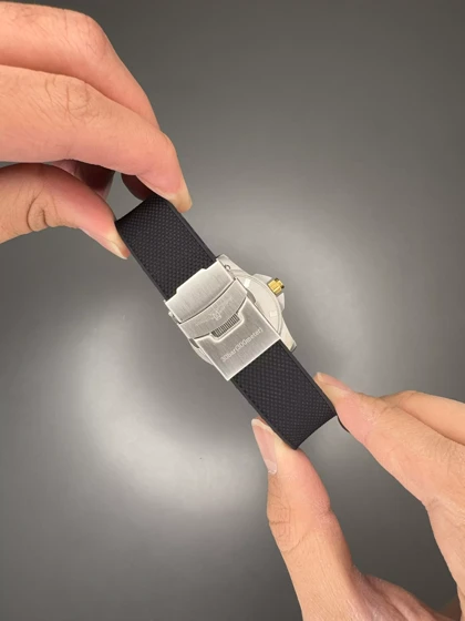 ساعت مچی لونژین اتوماتیک بند رابر مشکی بزل طلایی Longines