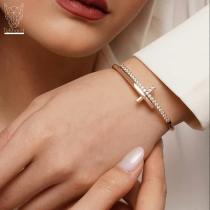 دستبند صلیبی نگین‌دار تیفانی 2023