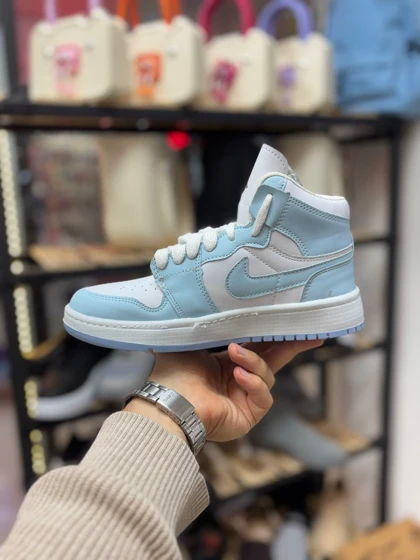 کتانی ساق‌دار مردانه مدل جردن آبی سفید