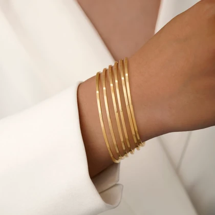 النگو آینه ای استیل سایز 3 رنگ طلایی با هک کارتیه 2 میل اندازه قطر النگو 61 میلیمتر