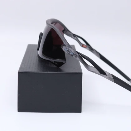عینک از برند OAKLEY کد 181420