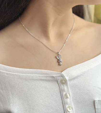 گردنبند خرگوش نگین‌دار