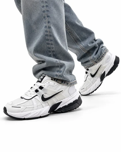 کفش کتانی مردانه نایکیv2k رنگ سفید مشکی Nike V2k