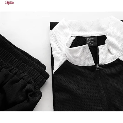 ست تیشرت آستین کوتاه و شلوارک ورزشی مردانه رنگ مشکی مدل 5374-806