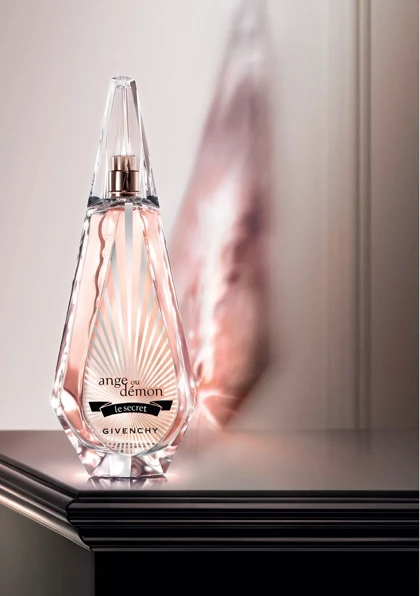 جیونچی آنجئو دمون له سکرتGIVENCHY - Ange Ou Demon (Etrange) Le Secret