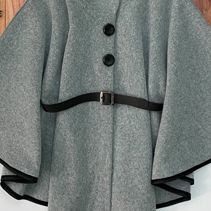 شنل فوتر دخترانه با کلاه و کمربند رنج4سال