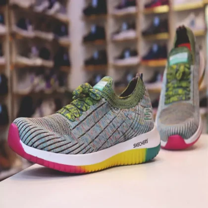 کفش راحتی زنانه اسکچرز دهنه کشی با بند نمایشی سبز برفکی