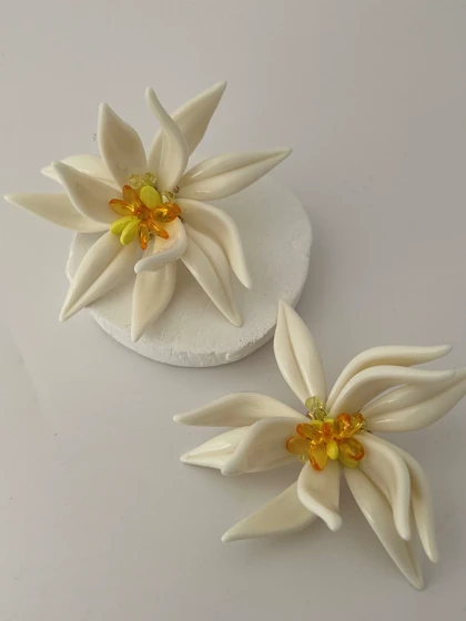 گوشواره گل پاییزی