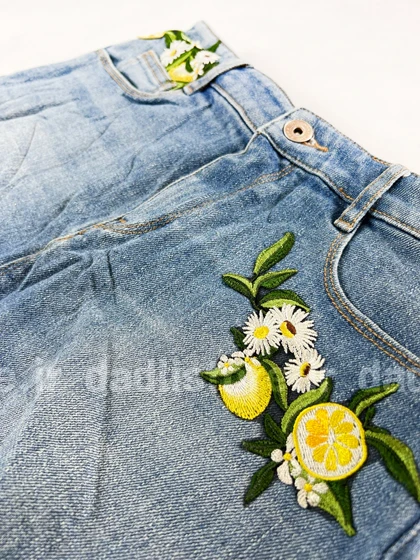 شورتک کوتاه جین گلدوزی زرد پاچه ریش