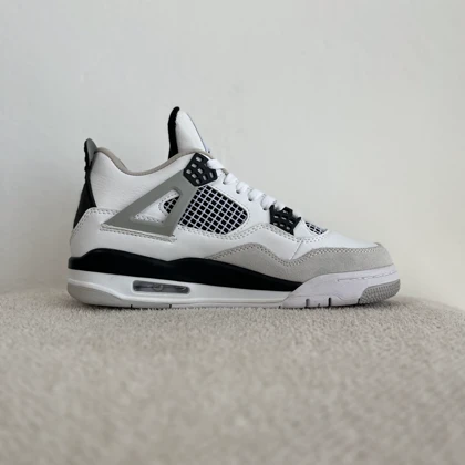 جردن 4 سفید-طوسی