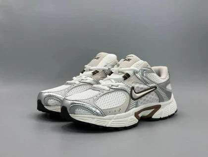 کتانی نایکی وی5 کی رانر موکا/Nike
