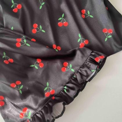 تاپ و شلوارک ساتن طرح آلبالو چین‌دار