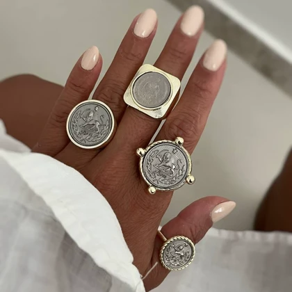 انگشتر سکه‌ای چهارگوی